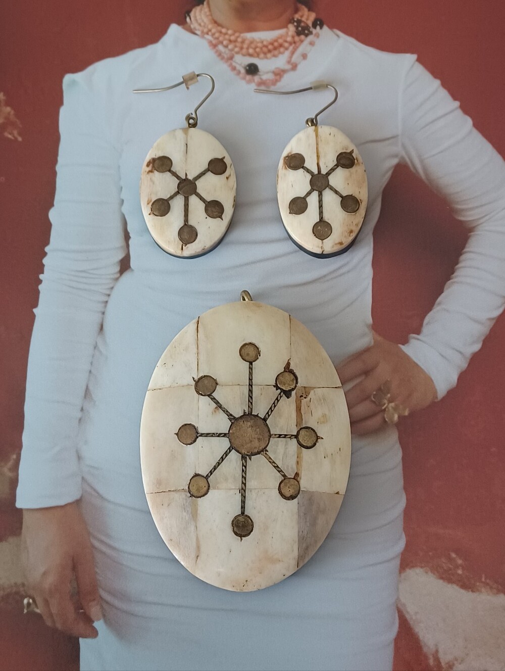 Vintage Handcrafted Carved Bone With Brass Starburst Inlay Earrings&Pendant 💫